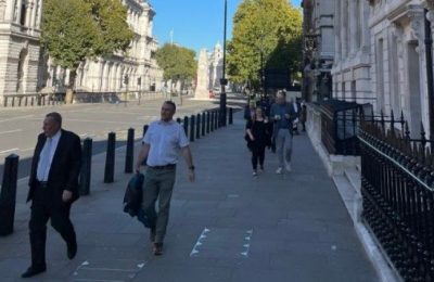 Londra'da şüpheli paket paniği